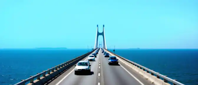 Внезапная пауза на Крымском мосту: движение машин временно ограничено