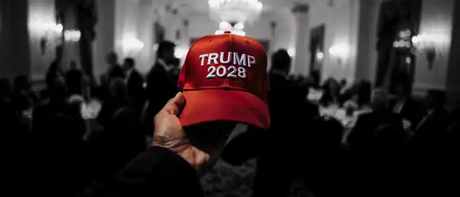 Политический трюк или намек на перемены: Дональд Трамп представил кепку «Trump 2028»