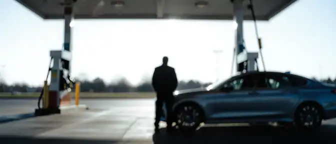 Топливный шторм в прошлом? Как российские автолюбители пережили бензиновый кризис и что ждет заправки теперь