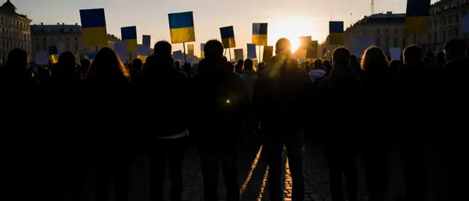 Десятый день протестов: украинские города объединяются в защиту министра обороны