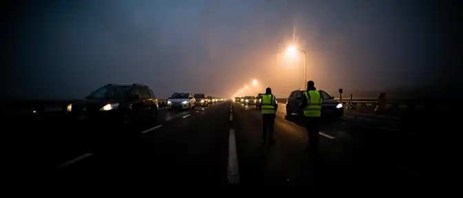 Очередные перебои на Крымском мосту: движение транспорта временно приостановлено