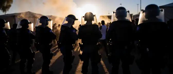 Попытка штурма: полиция Сеуты пресекла беспорядки в иммиграционном центре