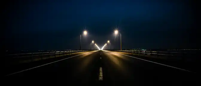 Движение по Крымскому мосту снова открыто после ночного перекрытия